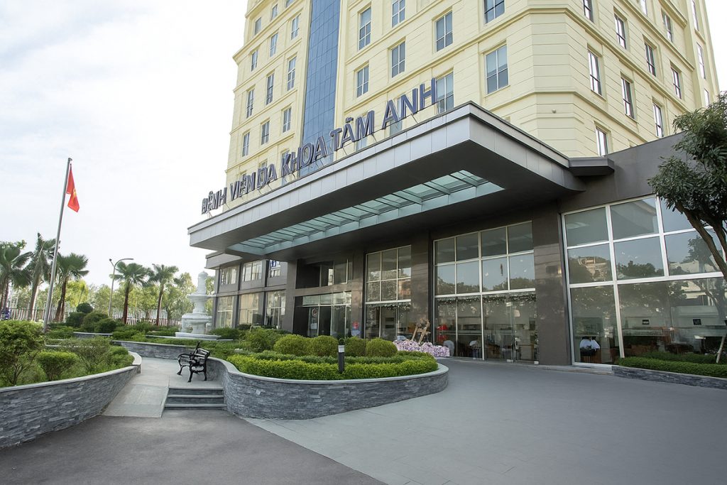 Front view of Tam Anh General Hospital in Ho Chi Minh City, Vietnam, showing its modern architecture, garden, and main entrance.